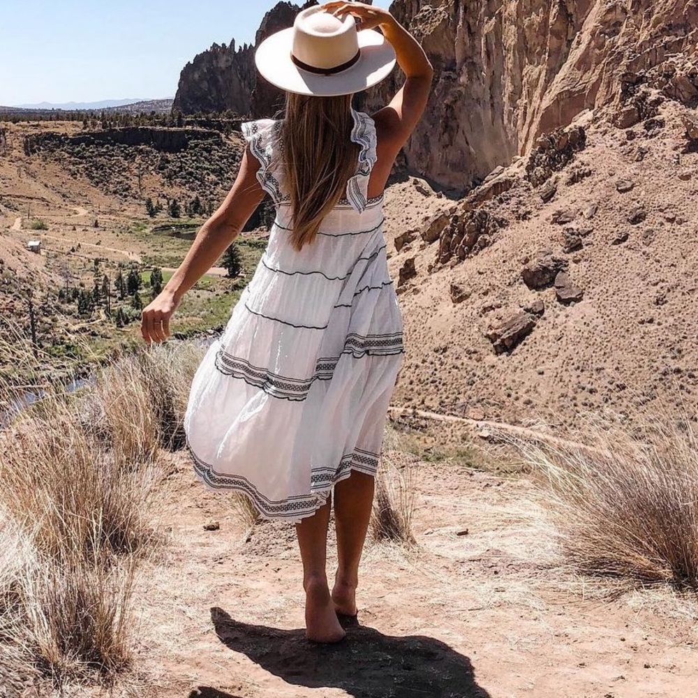 White Midi dress with lace details - Picture 2 of 2